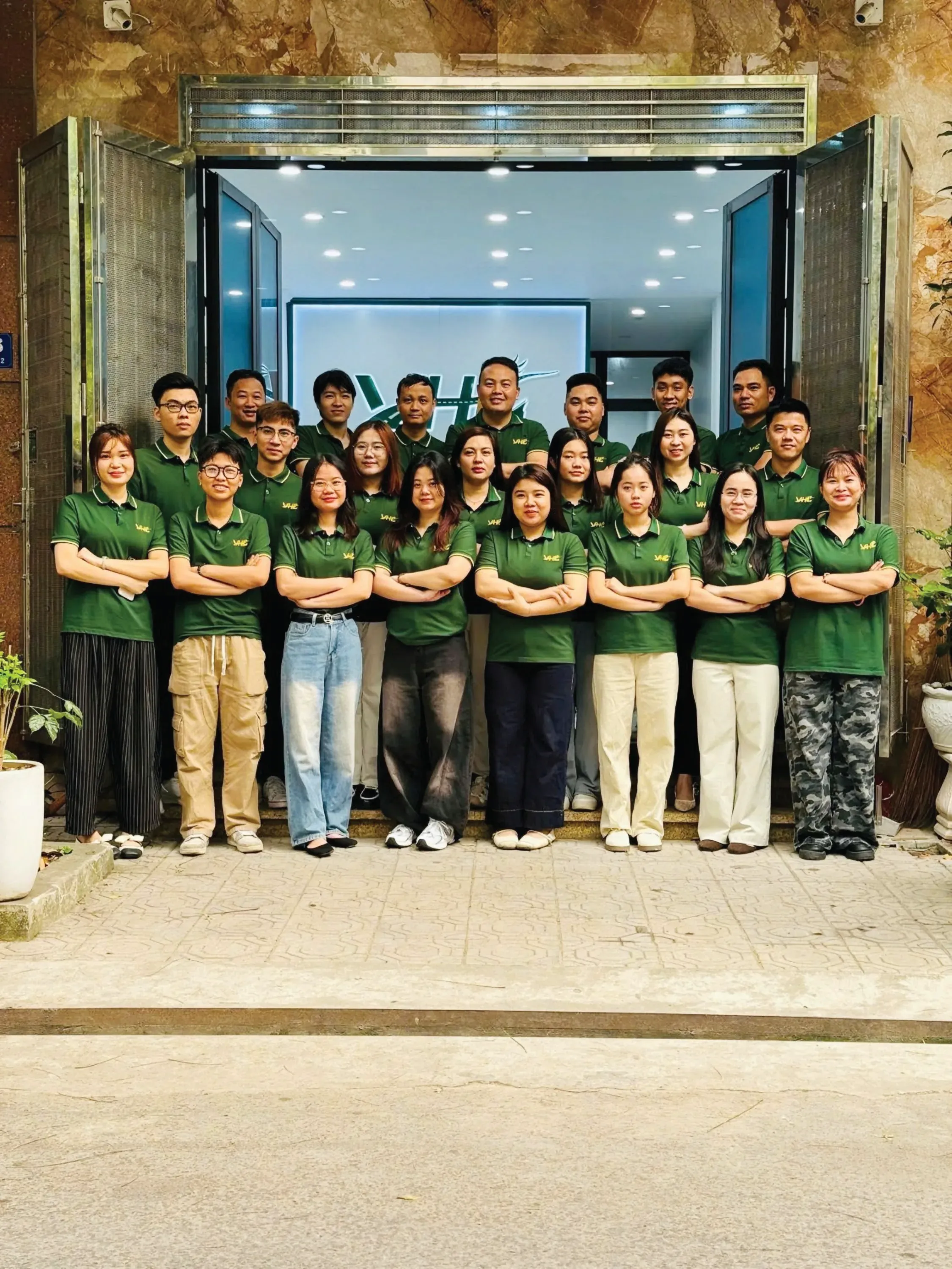 Toàn thể nhân sự công ty