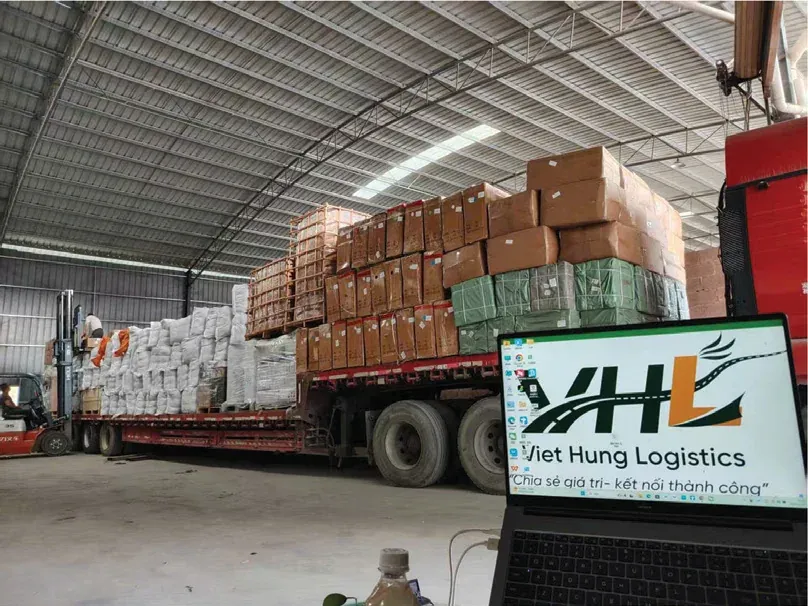 Kho Bằng Tường – hàng hoá đóng kiện