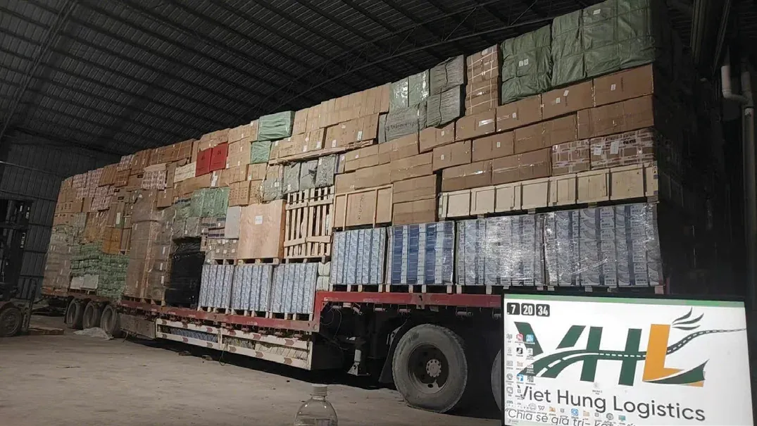 Kho Bằng Tường – xe nâng và pallet hàng
